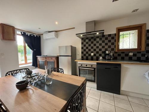 Brout-Vernet House | Cozy Gîte Broût-Vernet for Families and Pet Lovers