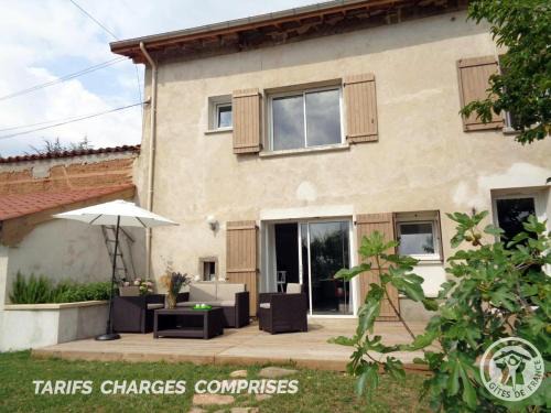 Maringes House | Cozy Gîte in Monts du Lyonnais with Garden & Modern Comfort