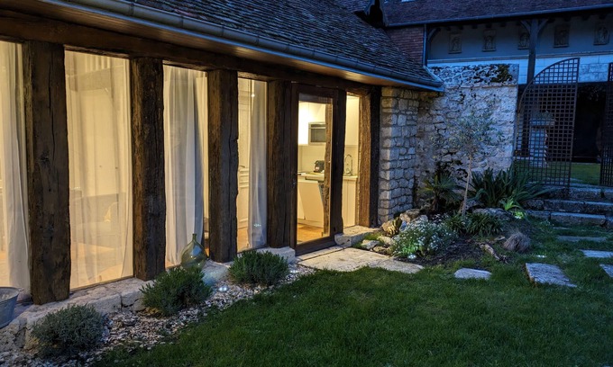 Pontlevoy House | Serene Gîte with Spa, Kitchen & Hot Tub – 10/10 Rated Stay