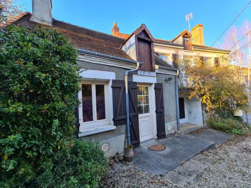 Briantes House | Cozy Gîte in Berry with Fireplace, Near Golf & Nature