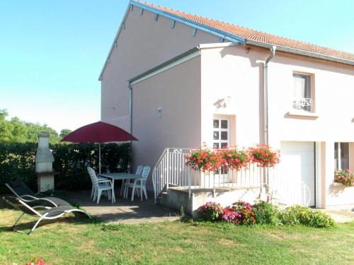 Choiseul House | Historic Gîte in Choiseul with Horseback Riding & Terrace
