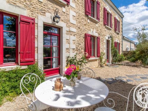 Savennieres House | Idyllic Vineyard Retreat Near Loire – Perfect for Couples