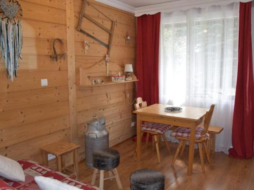Pralognan-la-Vanoise Apartment | Inviting Garden Oasis with Heated Pool Near Slopes