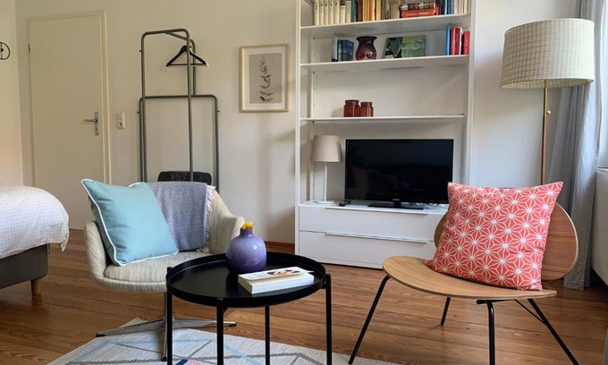 Innenstadt Apartment | Tranquil Stay in the Textile Quarter with Breakfast Included