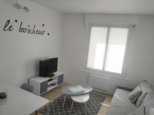 Le Portel Apartment | Cozy Beachside Getaway with Ocean View, Rated 9.2/10