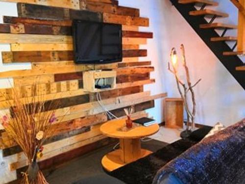 Le Tholy House | Serene Retreat Near Waterfalls with Private Terrace & WiFi