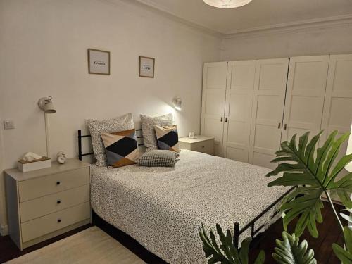 Quartier de Rochechouart Apartment | Family-Friendly Apartment in Nice for Up to 5 Guests