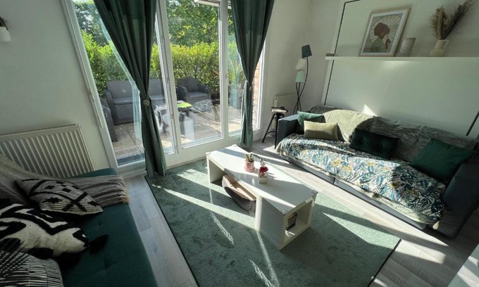 Serris Apartment | Cozy Studio Just 7 Minutes from Disney - Pet-Friendly Stay