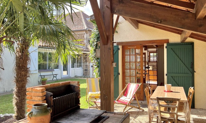 Tilh House | Cozy Studio with Mezzanine and Pool for Memorable Stays