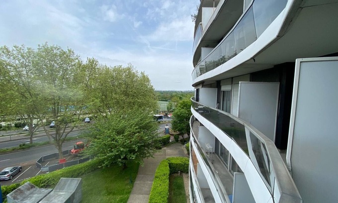 Saint-Maurice Apartment | Cozy Studio with Balcony - Pet and Child Friendly St Maurice