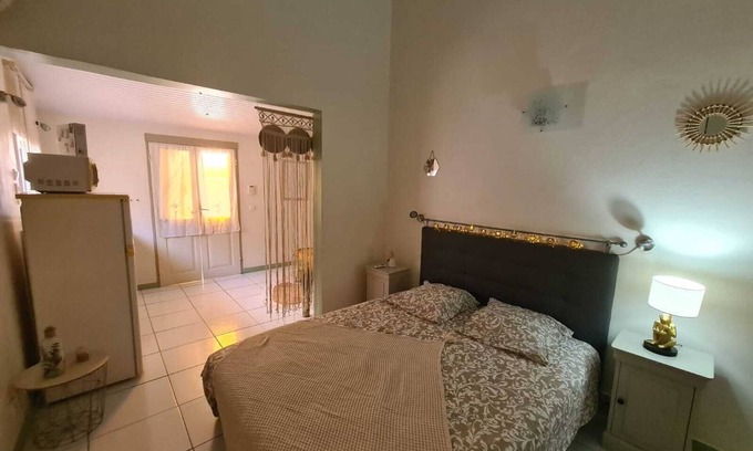 Dampierre Apartment | Inviting Studio with Pool, Steps from the Beach!