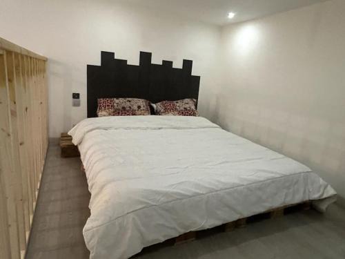 Mantega Apartment | Modern Studio with Mezzanine - Family Friendly Retreat