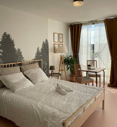 Bourges Apartment | Modern Studio with Parking - Highly Rated Stay Awaits