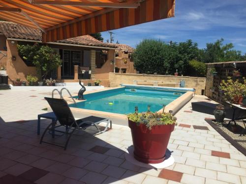 Sernhac Apartment | Inviting Studio with Pool Access in Sernhac