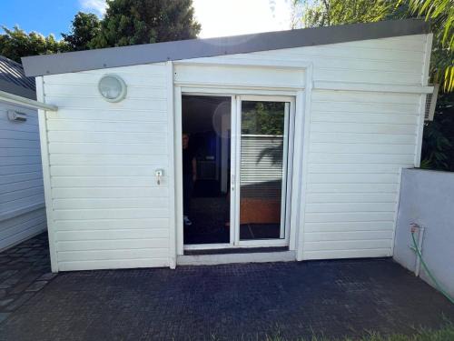 La Montagne House | Inviting Studio with Garden - Perfect for Families!