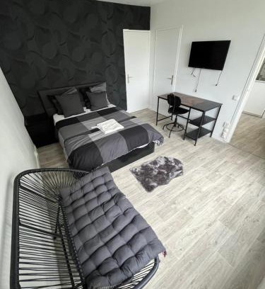 Franconville Apartment | Cozy Studio Retreat for Your Perfect Getaway