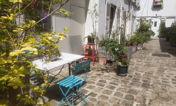 Charonne Apartment | Cozy Studio in Paris with Pet-Friendly Amenities