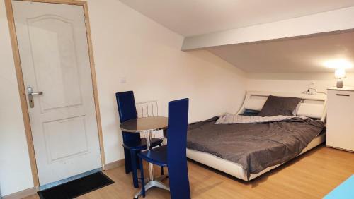 La Courneuve House | Welcoming Studio Retreat for Two with Pet-Friendly Amenities