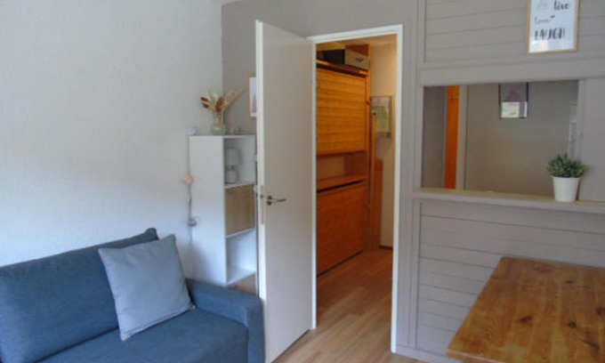 Valfrejus Apartment | Cozy Studio Near Gondola with Balcony & Pet-Friendly Stay