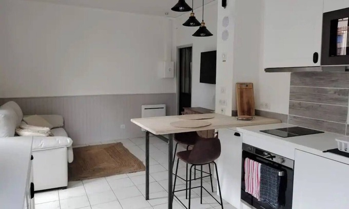 Tarbes Apartment | Cozy Studio Near Place Verdun with Breakfast & Pet-Friendly