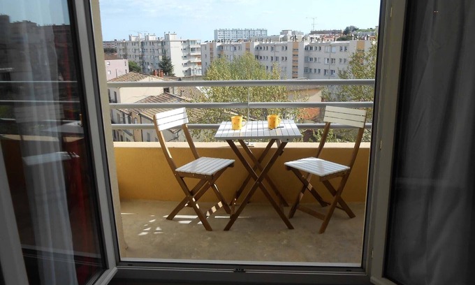 Antigone Apartment | Cozy T1 with Parking Near City Center & Tram Stop