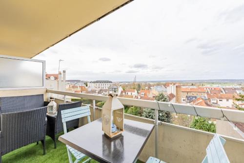 Saint-Cyr-l'Ecole Apartment | Convenient Appart'Hotel Versailles with Family-Friendly Amenities