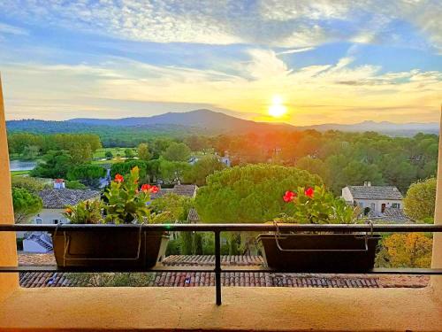 Pont Royal Apartment | Beautiful T2 with Pool and Ocean Views at Golf de Pont-Royal