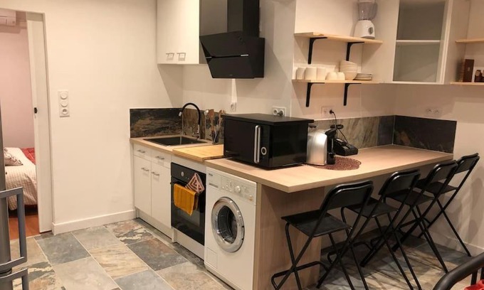 Le Bourg Apartment | Cozy T2 with A/C Near the Beaches - Family-Friendly Stay