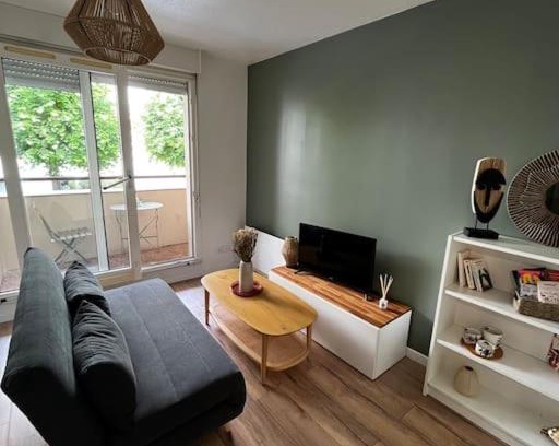 Bourrassol Apartment | Cozy T2 in Toulouse - Guest Rated 9.4 & Family Friendly
