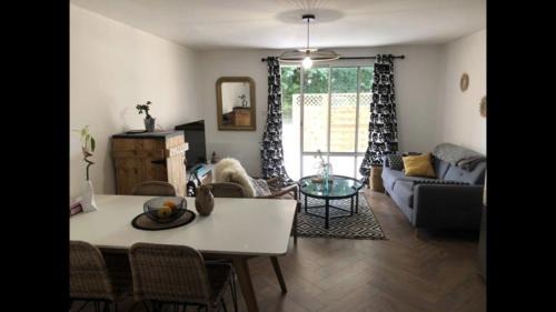 Saint-Ave Apartment | Cozy T2 with Private Parking & Terrace Near Vannes
