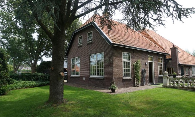 Zandhuizen Apartment | Enjoy Oceanfront Comfort at Charmantbuiten - Rated 9.1/10