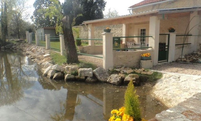 Saint-Sulpice-de-Cognac House | Cozy Home with Private Garden Near Cognac Vineyards