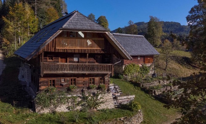 Stanz Im Murztal Apartment | Cozy Guest Apartment in Historic Alpine Farmhouse