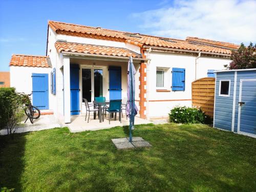 Saint-Michel-Chef-Chef House | Inviting Holiday Home with Pool Near Gohaud, Rated 9.3/10