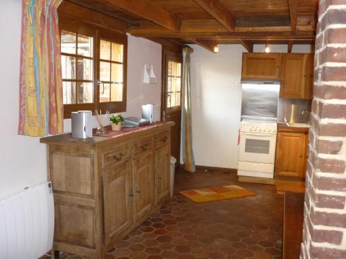 Touffreville-sur-Eu House | Cozy 2-Bedroom Maison with Garden & WiFi near the Beach