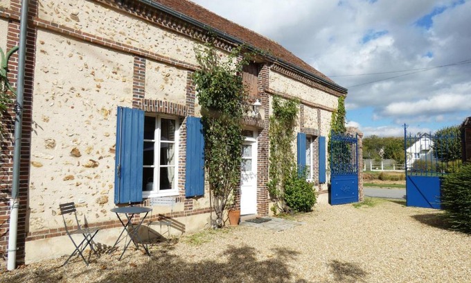 Le Boullay-Thierry House | Idyllic Retreat with Heated Pool Near Dreux and Chartres