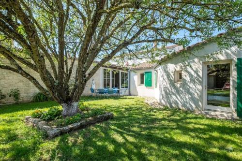 Sainte-Marie-de-Re House | Elegant Rhéthaise Home with Garden Oasis & Family-Friendly Amenities