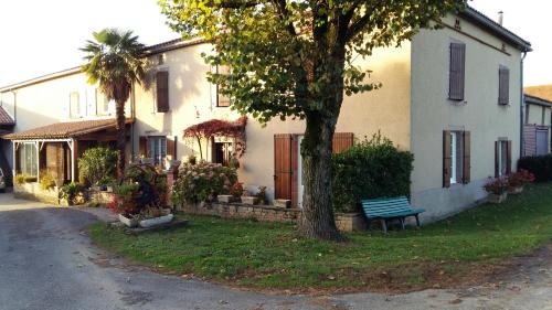 Valderies House | Discover a Cozy Farmhouse Retreat - Guest Rated 9.3