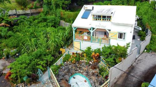 Trois-Rivieres House | Delightful Home with Garden in Trois Rivieres