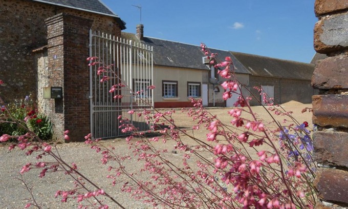 Challet House | Cozy Retreat in a Historic Farmhouse Near Tourist Attractions