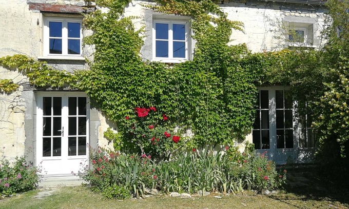 Vouhe House | Cozy Retreat in a Picturesque Village with Pool & Spa