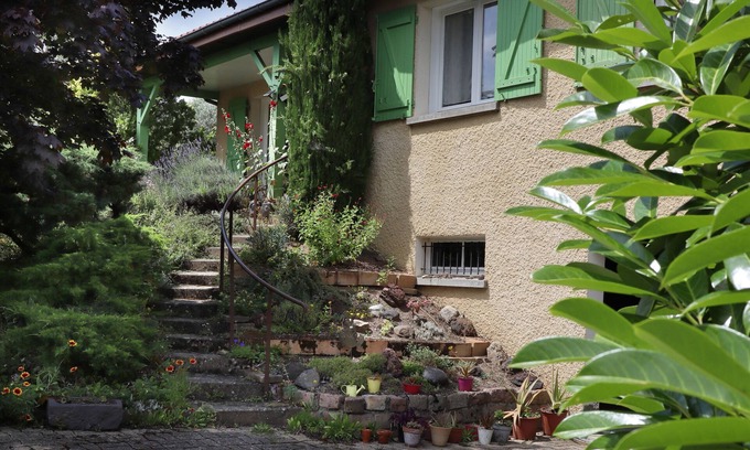 Ceyrat House | Idyllic Retreat Near the Volcanic Chain with Pool & Breakfast