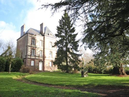 L'Aigle House | Family-Friendly Gîte L'Aigle: Perfect for 12 Guests