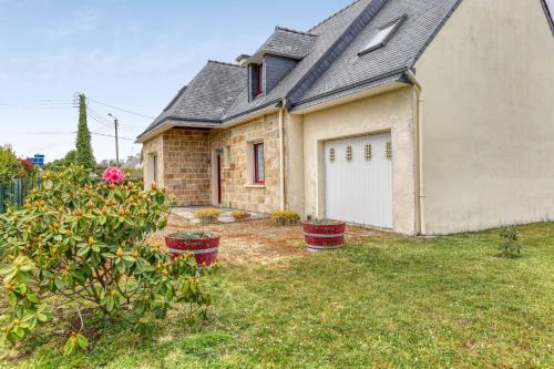 Nevez House | Beautiful Country House Near Nevez with Garden and Pets Welcome