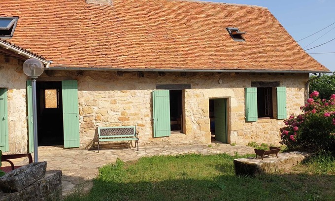 Granges-dAns Cottage | Guest Rated 10/10: Ocean View Maison Périgourdine Awaits