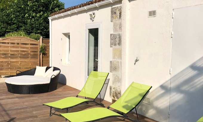 La Tremblade House | Inviting Villa Near the Ocean with Pool and Garden Retreat