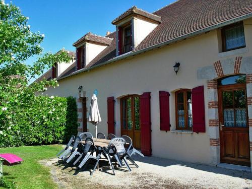 Lorcy House | Idyllic Rural Retreat with Private Terrace near Fontainebleau