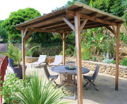 Montfort House | Charming Troglodyte Home with Ocean Views & Pet-Friendly Stay
