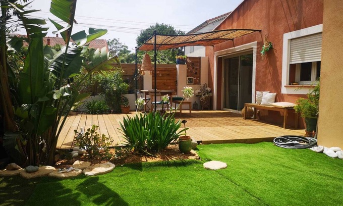 L'Evescat House | Cozy Villa with Spa, Steps from the Beach and Family-Friendly