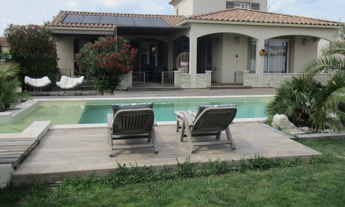 Molleges Villa | Inviting Villa with Heated Pool - Perfect for Families and Pets